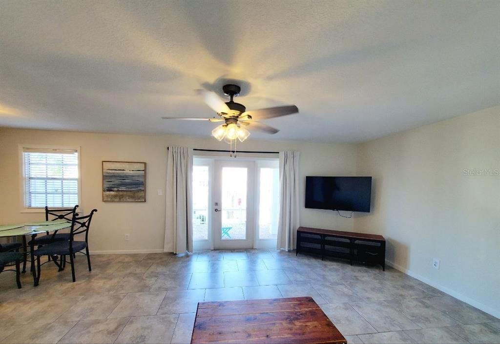 For Rent: $2,145 (2 beds, 1 baths, 774 Square Feet)