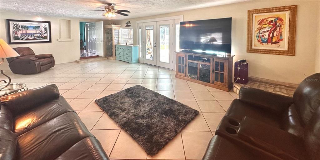 For Sale: $1,200,000 (5 beds, 3 baths, 3051 Square Feet)
