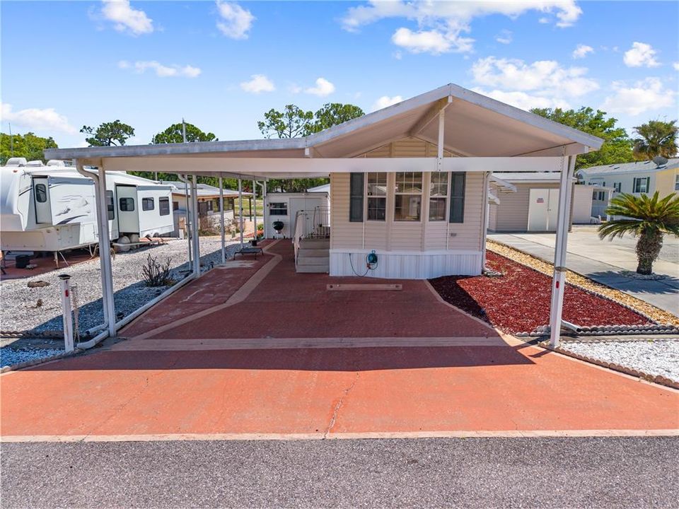 For Sale: $115,000 (1 beds, 1 baths, 518 Square Feet)