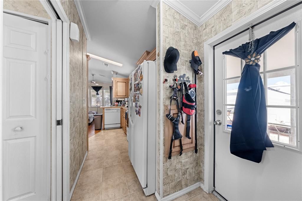 For Sale: $115,000 (1 beds, 1 baths, 518 Square Feet)