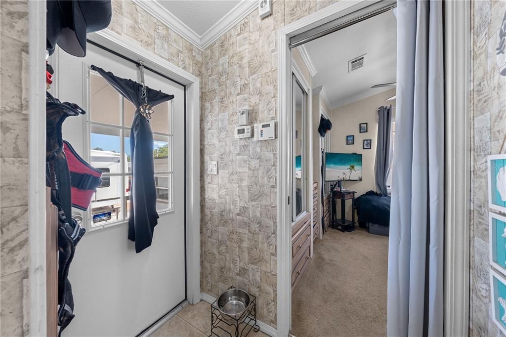 For Sale: $115,000 (1 beds, 1 baths, 518 Square Feet)