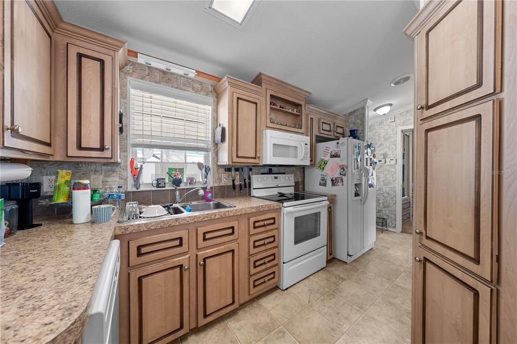 For Sale: $115,000 (1 beds, 1 baths, 518 Square Feet)