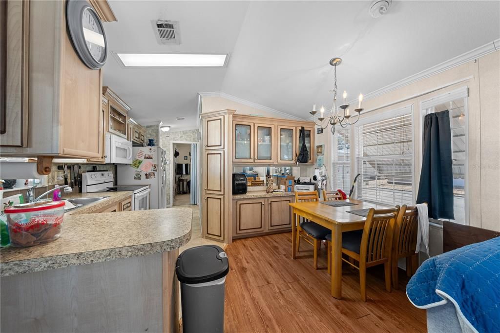 For Sale: $115,000 (1 beds, 1 baths, 518 Square Feet)