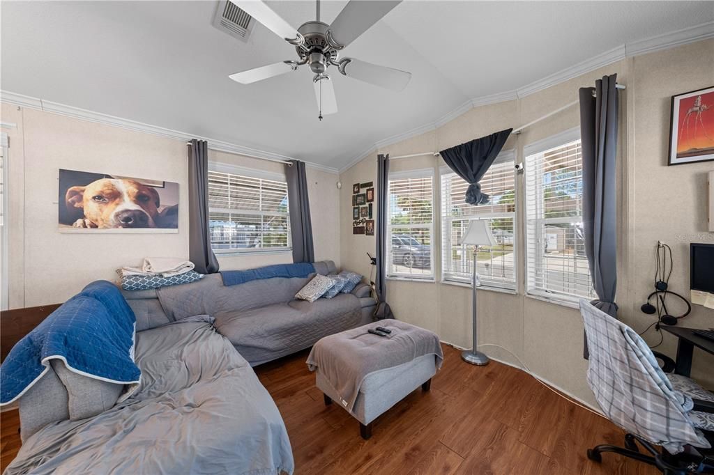 For Sale: $115,000 (1 beds, 1 baths, 518 Square Feet)