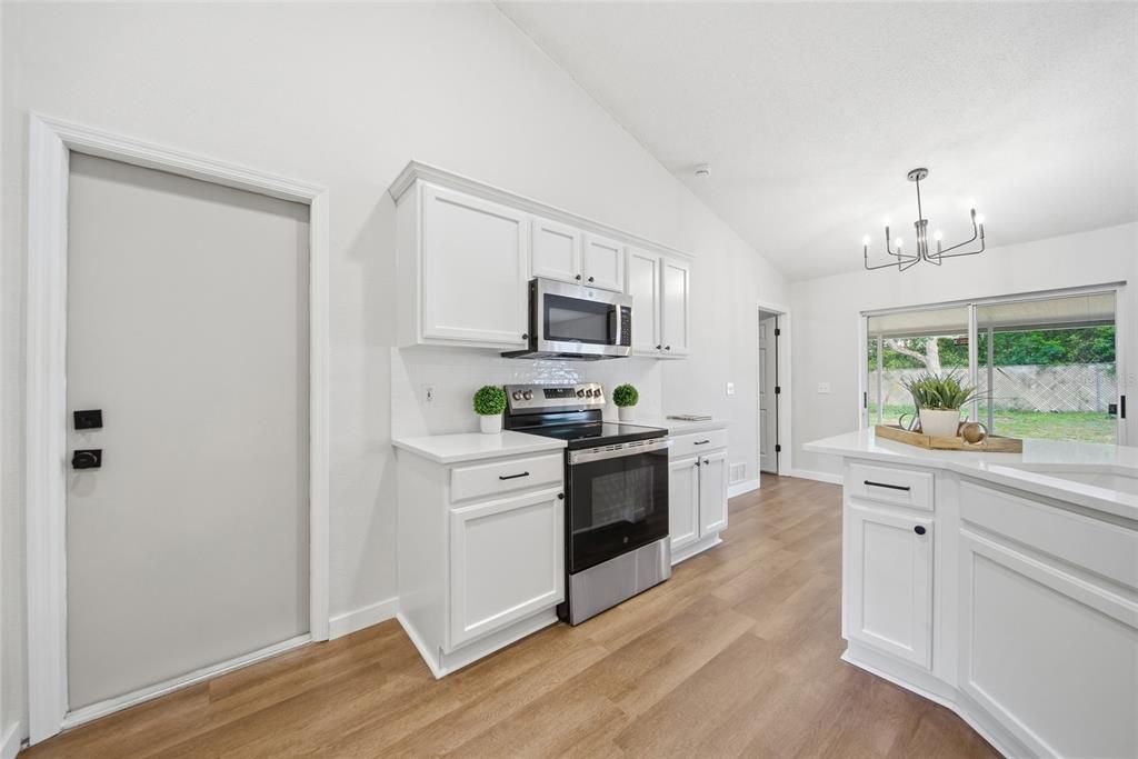 На продажу: $359,900 (3 спален, 2 ванн, 1638 Квадратных фут)