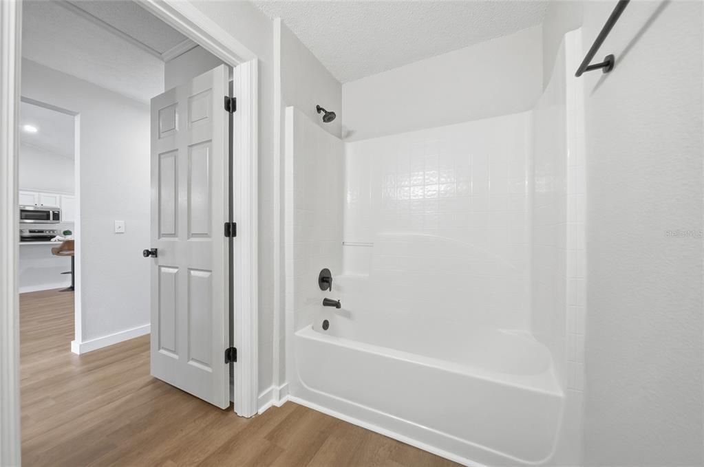 На продажу: $359,900 (3 спален, 2 ванн, 1638 Квадратных фут)