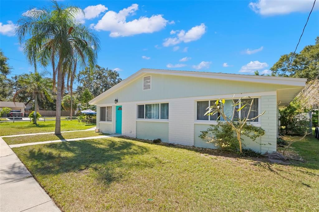 For Sale: $725,000 (6 beds, 0 baths, 1844 Square Feet)