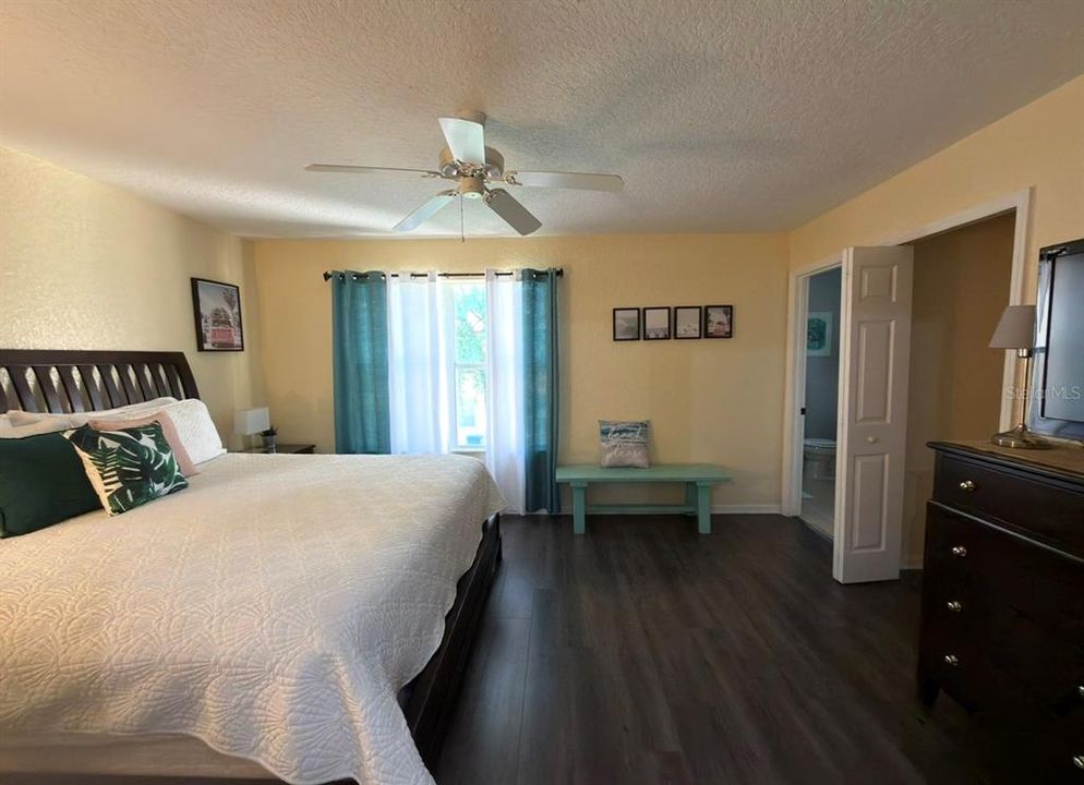 For Sale: $245,000 (3 beds, 3 baths, 1492 Square Feet)