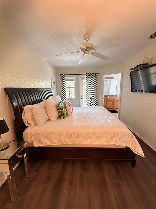 For Sale: $245,000 (3 beds, 3 baths, 1492 Square Feet)