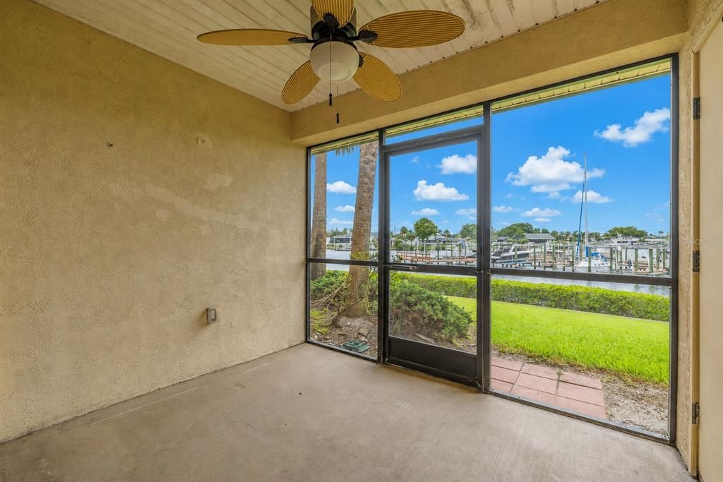 For Sale: $259,000 (2 beds, 2 baths, 987 Square Feet)
