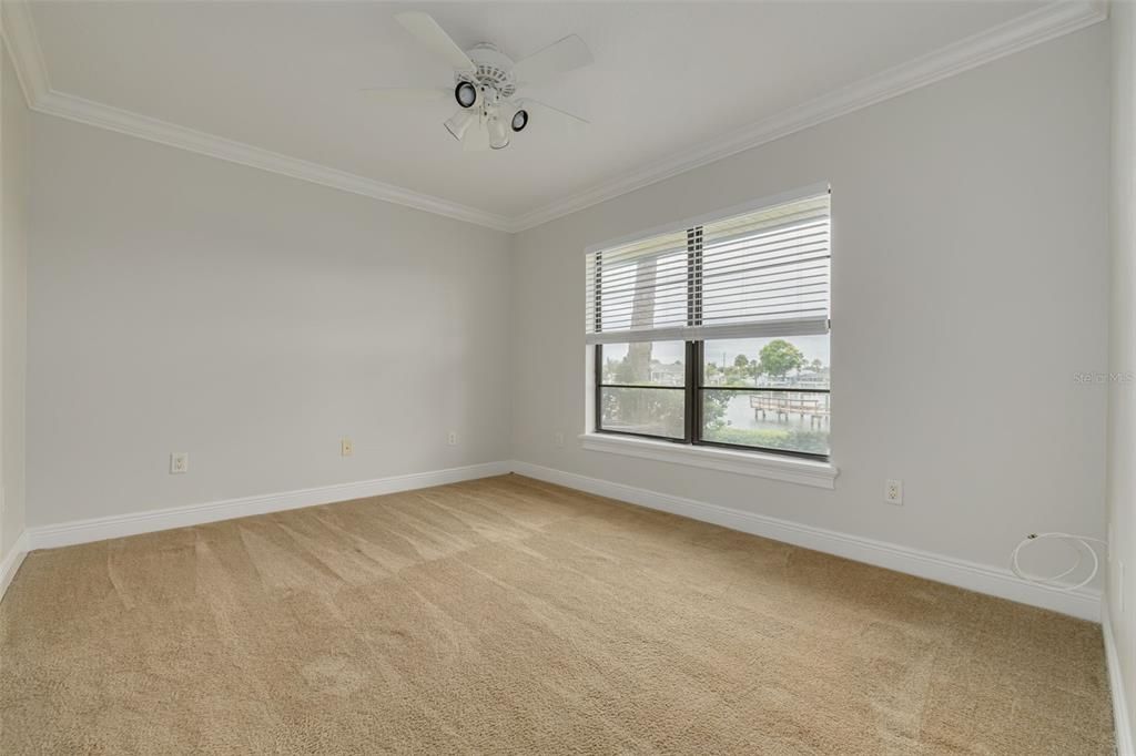 For Sale: $259,000 (2 beds, 2 baths, 987 Square Feet)