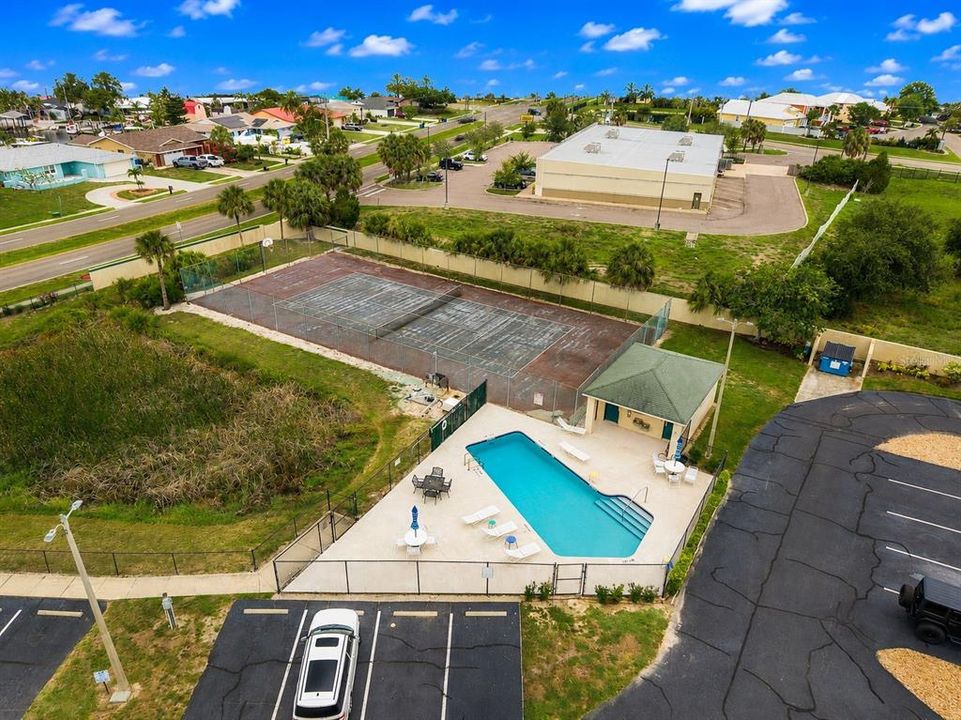 For Sale: $259,000 (2 beds, 2 baths, 987 Square Feet)