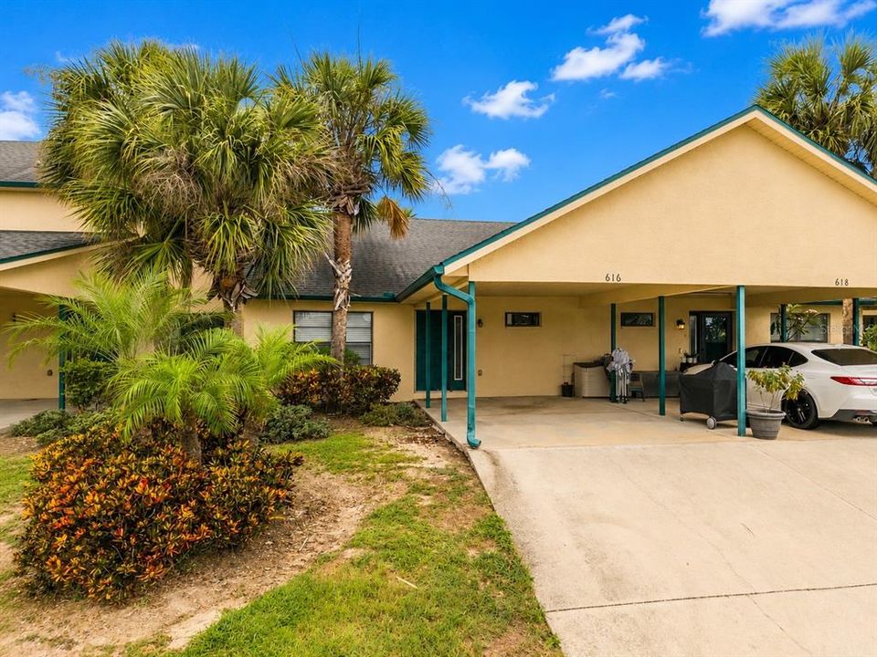 For Sale: $259,000 (2 beds, 2 baths, 987 Square Feet)
