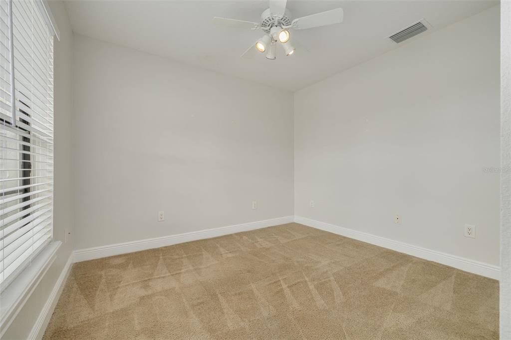 For Sale: $259,000 (2 beds, 2 baths, 987 Square Feet)