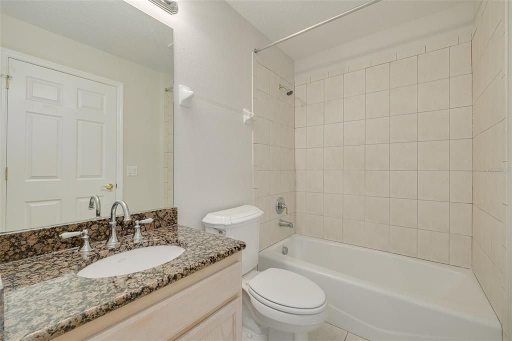 For Sale: $259,000 (2 beds, 2 baths, 987 Square Feet)