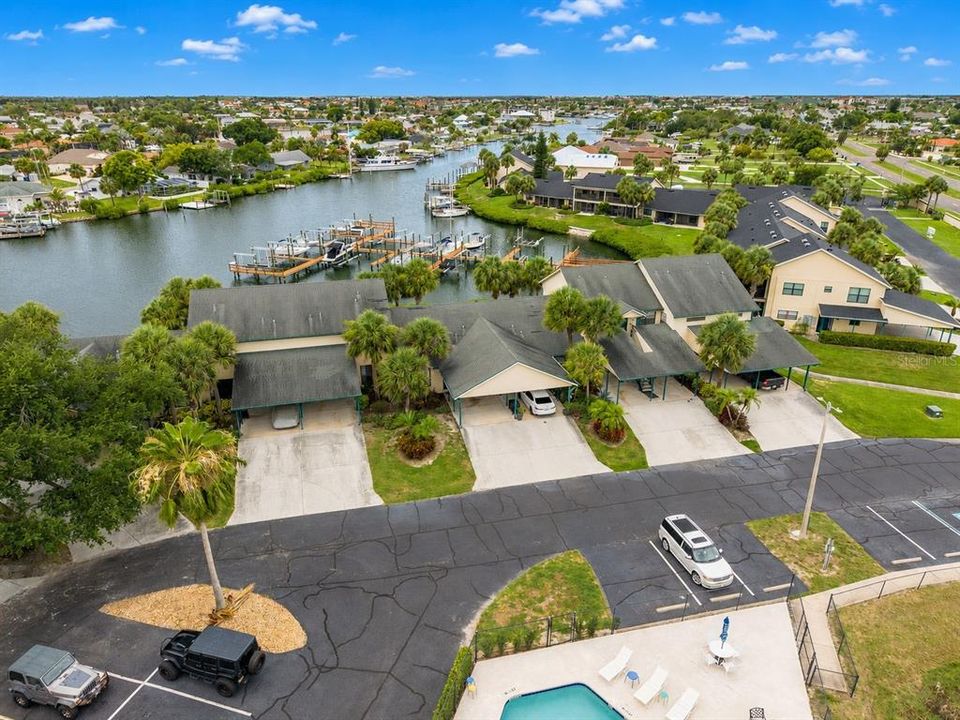 For Sale: $259,000 (2 beds, 2 baths, 987 Square Feet)