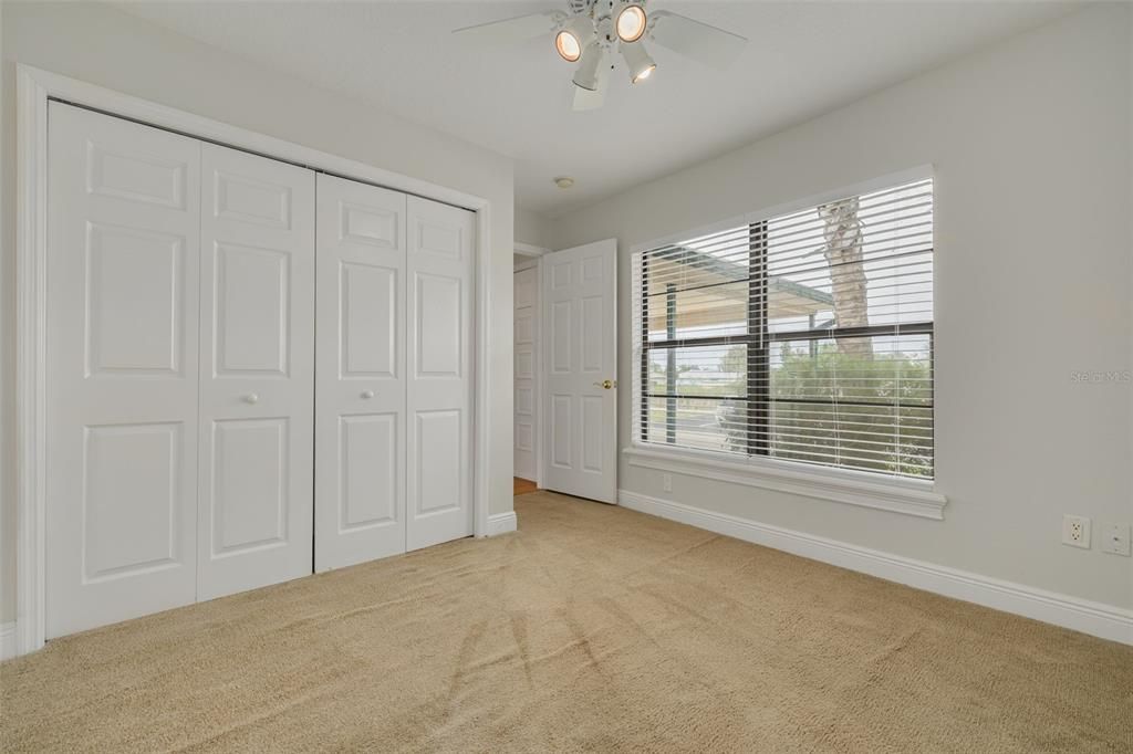 For Sale: $259,000 (2 beds, 2 baths, 987 Square Feet)