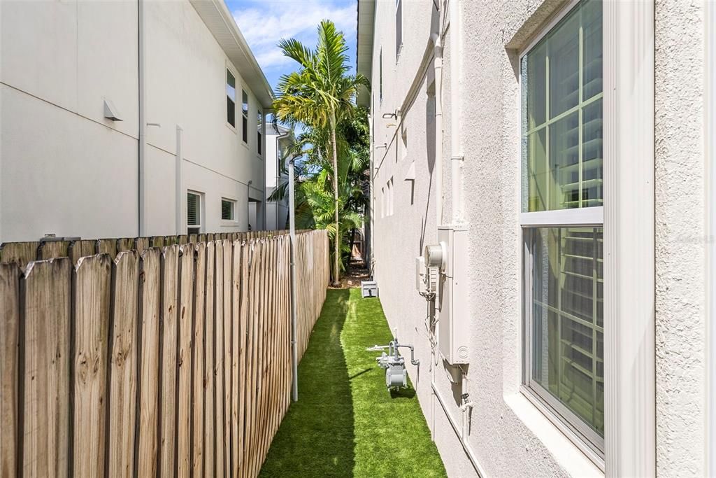 For Rent: $5,500 (3 beds, 2 baths, 2160 Square Feet)