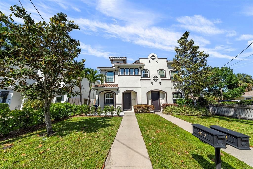 For Rent: $5,500 (3 beds, 2 baths, 2160 Square Feet)