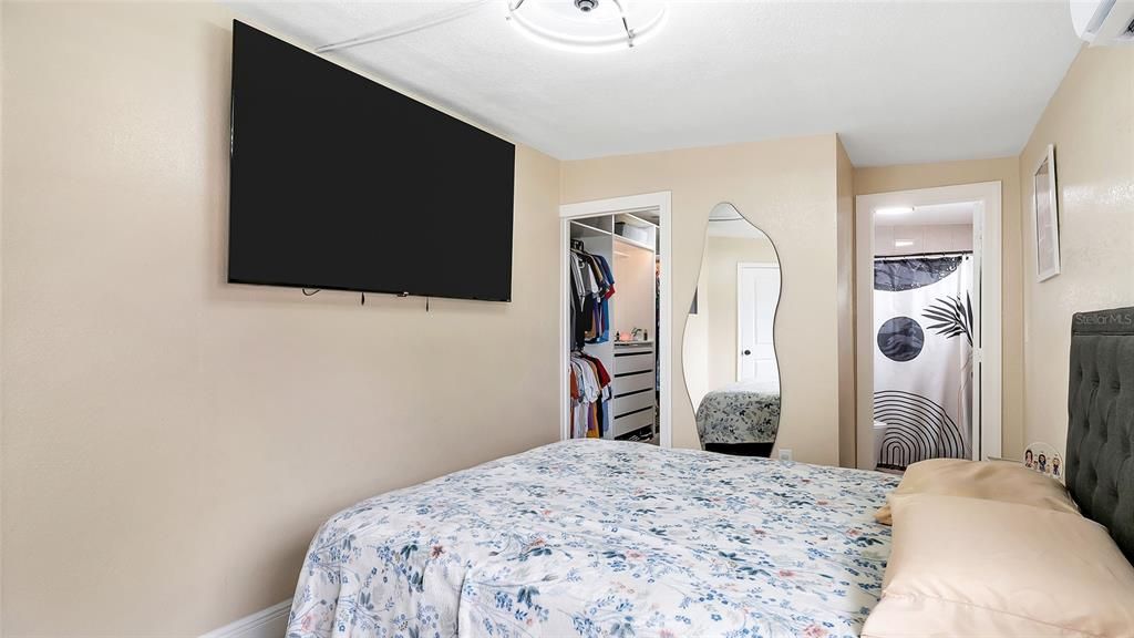 For Sale: $470,000 (5 beds, 4 baths, 1857 Square Feet)