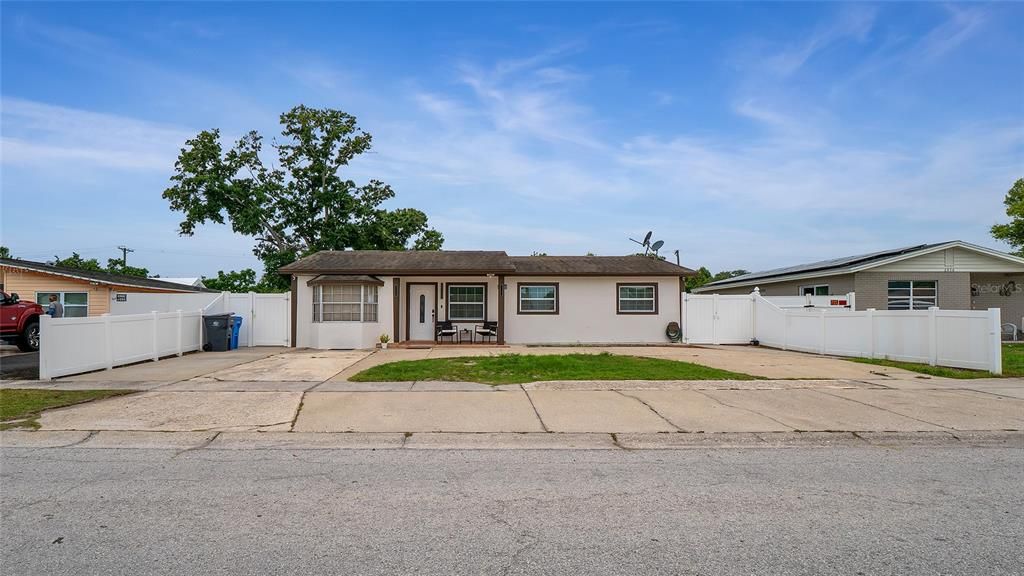 For Sale: $470,000 (5 beds, 4 baths, 1857 Square Feet)