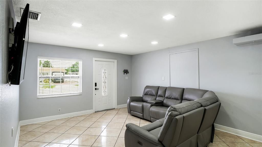 For Sale: $470,000 (5 beds, 4 baths, 1857 Square Feet)