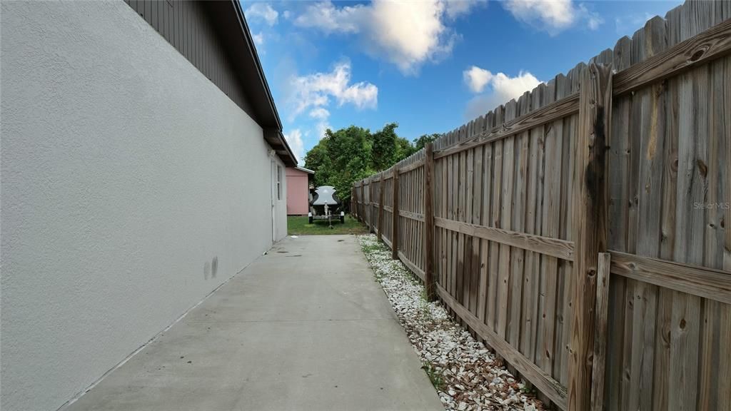 For Sale: $470,000 (5 beds, 4 baths, 1857 Square Feet)