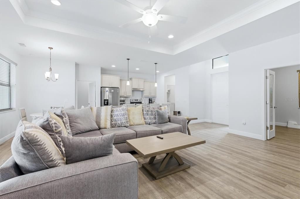 For Sale: $374,900 (3 beds, 2 baths, 1692 Square Feet)