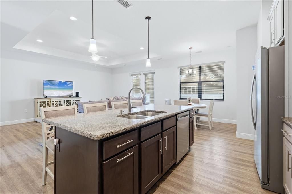 For Sale: $374,900 (3 beds, 2 baths, 1692 Square Feet)