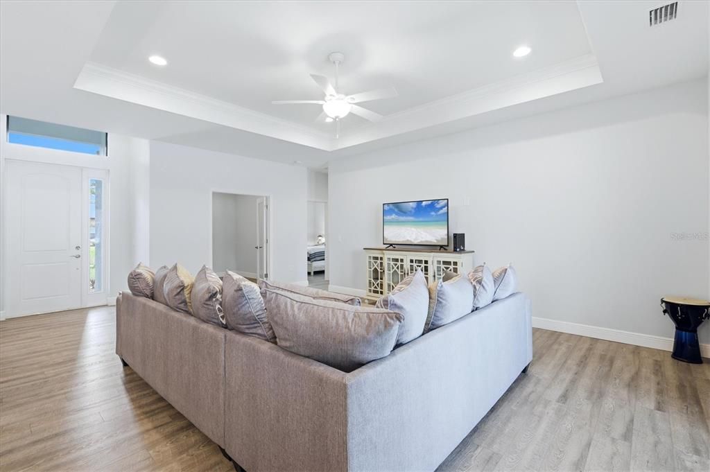 For Sale: $374,900 (3 beds, 2 baths, 1692 Square Feet)
