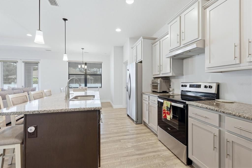 For Sale: $374,900 (3 beds, 2 baths, 1692 Square Feet)