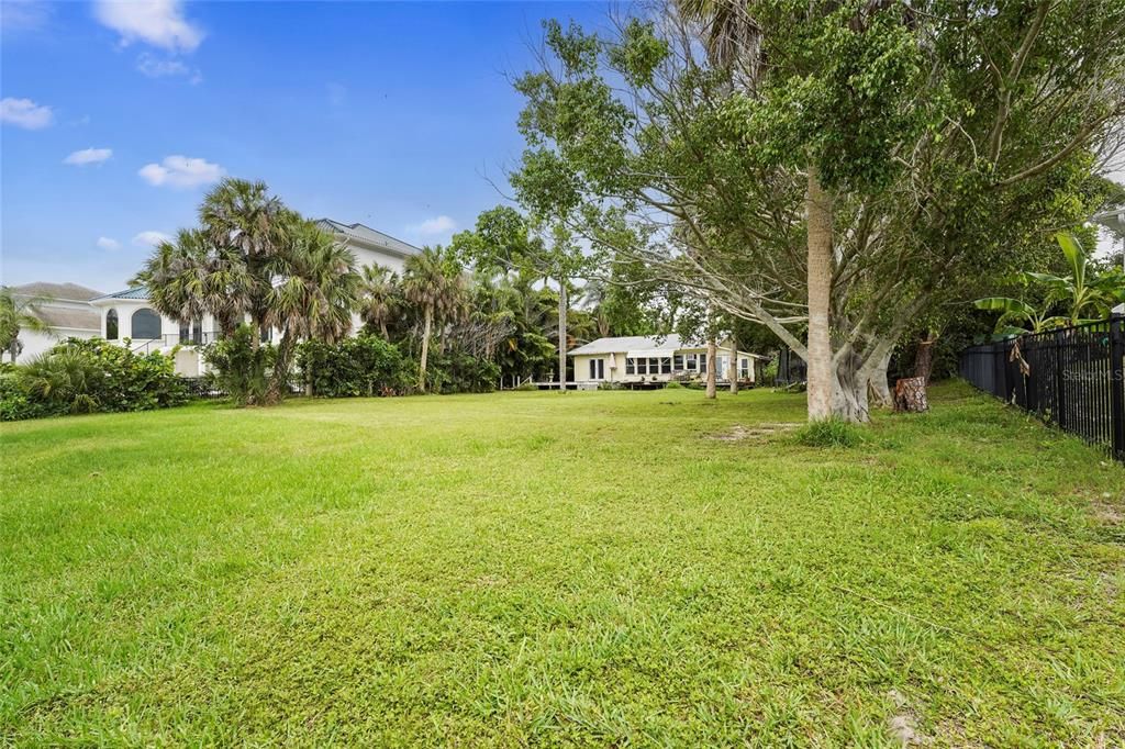 For Sale: $1,700,000 (3 beds, 1 baths, 1730 Square Feet)