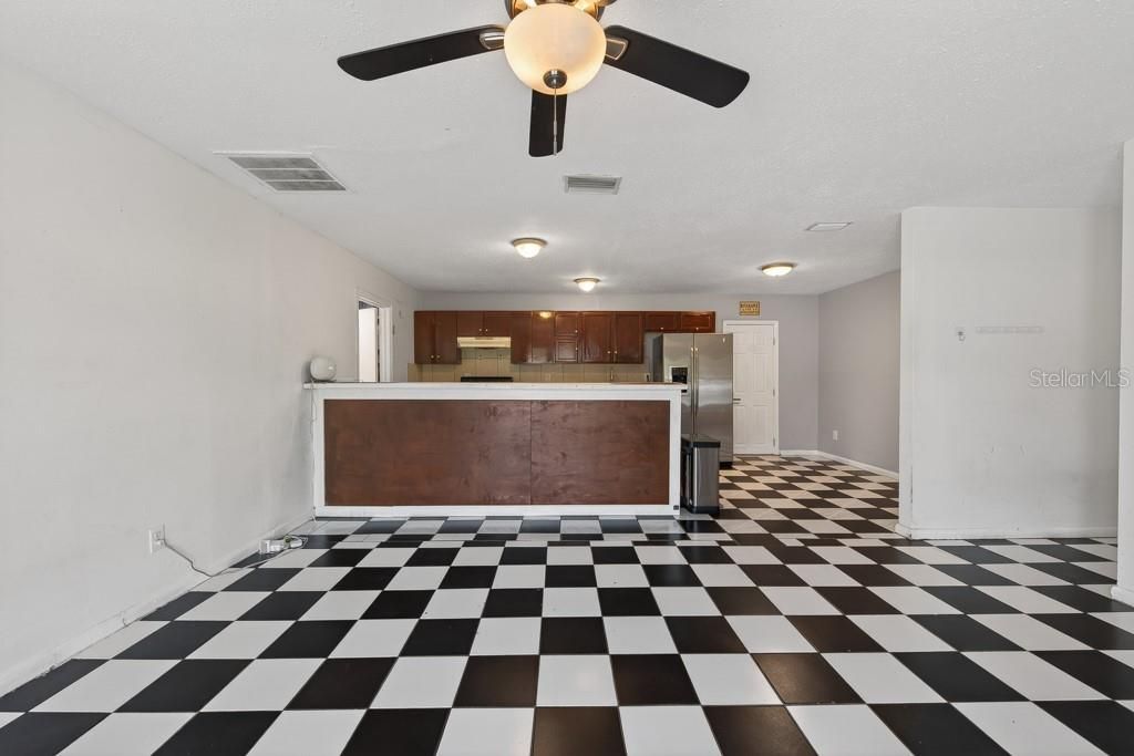 En Venta: $400,000 (3 camas, 2 baños, 2197 Pies cuadrados)