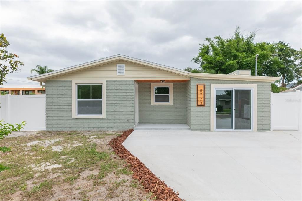 For Sale: $410,000 (4 beds, 2 baths, 1360 Square Feet)