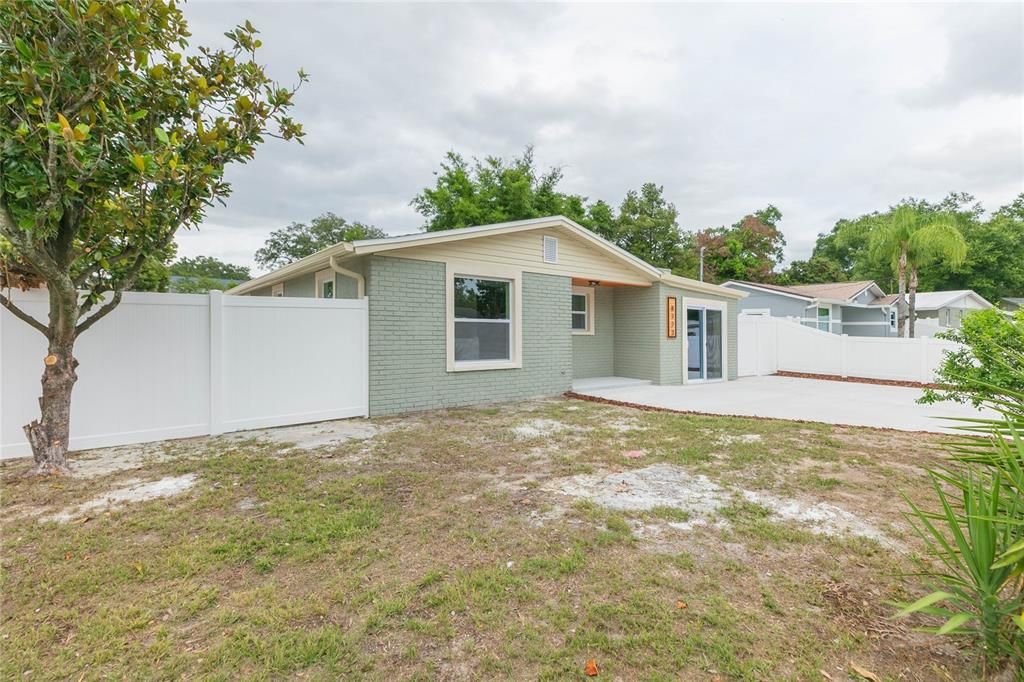 For Sale: $410,000 (4 beds, 2 baths, 1360 Square Feet)