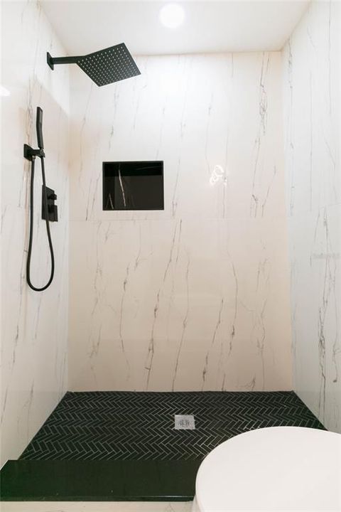 For Sale: $410,000 (4 beds, 2 baths, 1360 Square Feet)