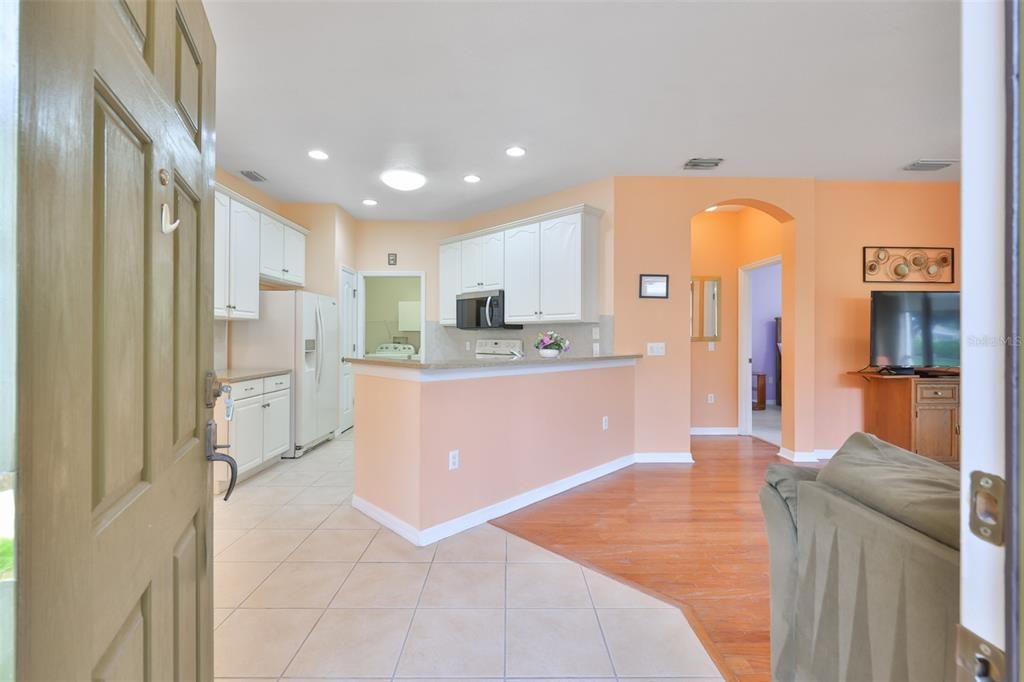 For Sale: $199,000 (2 beds, 2 baths, 1206 Square Feet)