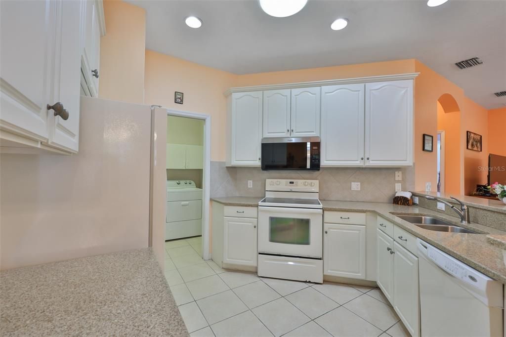 For Sale: $199,000 (2 beds, 2 baths, 1206 Square Feet)