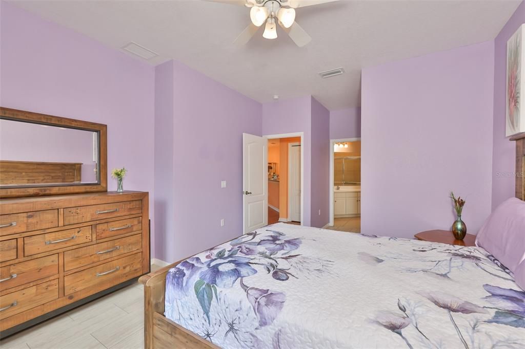 For Sale: $199,000 (2 beds, 2 baths, 1206 Square Feet)