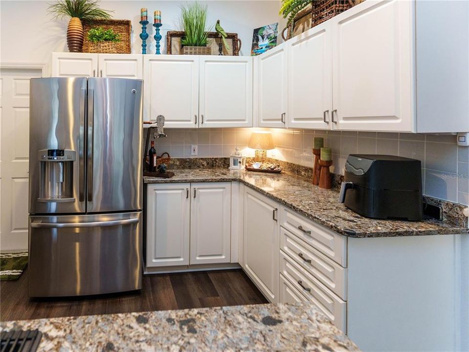 For Sale: $298,000 (2 beds, 2 baths, 1357 Square Feet)