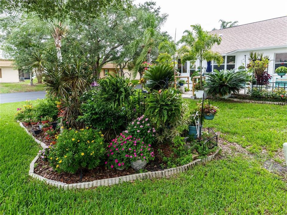For Sale: $298,000 (2 beds, 2 baths, 1357 Square Feet)