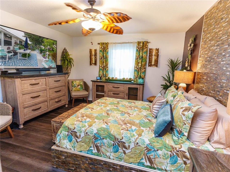 For Sale: $298,000 (2 beds, 2 baths, 1357 Square Feet)