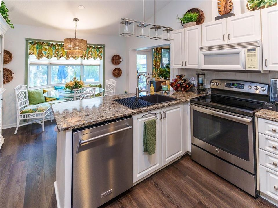 For Sale: $298,000 (2 beds, 2 baths, 1357 Square Feet)