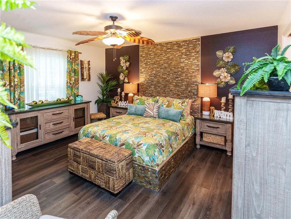 For Sale: $298,000 (2 beds, 2 baths, 1357 Square Feet)