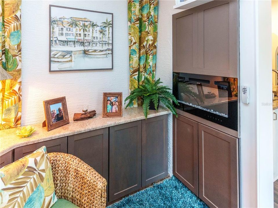 For Sale: $298,000 (2 beds, 2 baths, 1357 Square Feet)