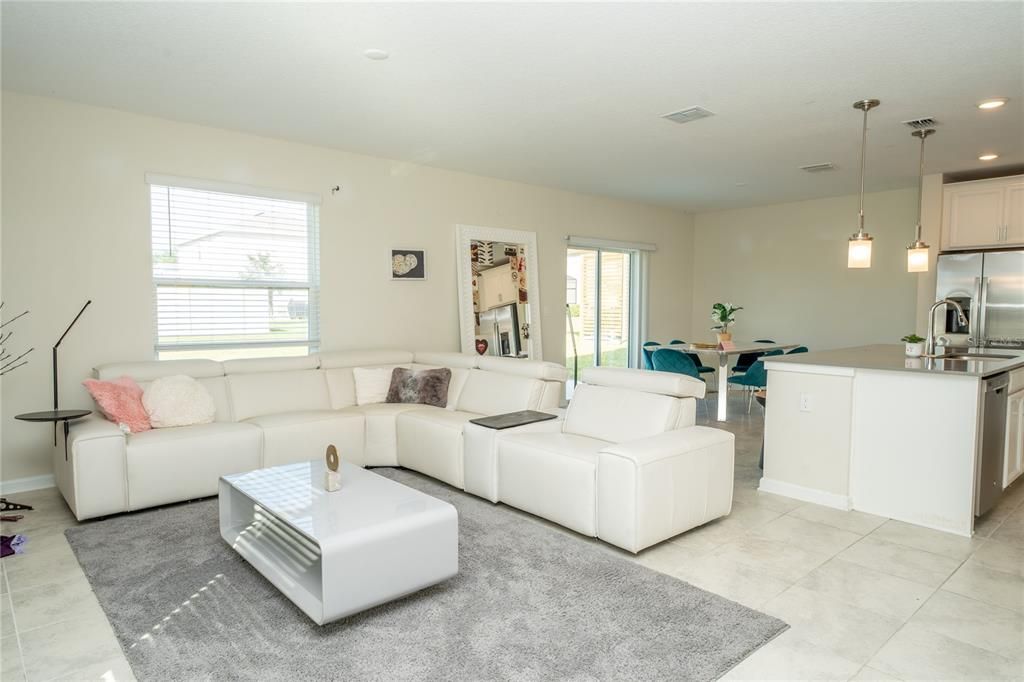 For Rent: $2,500 (3 beds, 1 baths, 1697 Square Feet)
