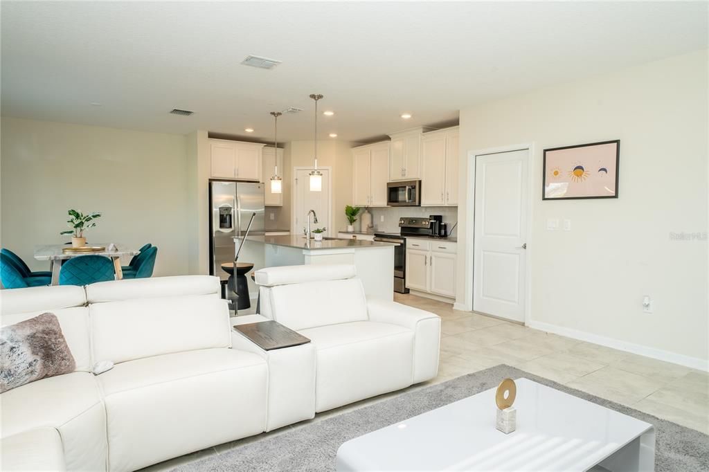 For Rent: $2,500 (3 beds, 1 baths, 1697 Square Feet)