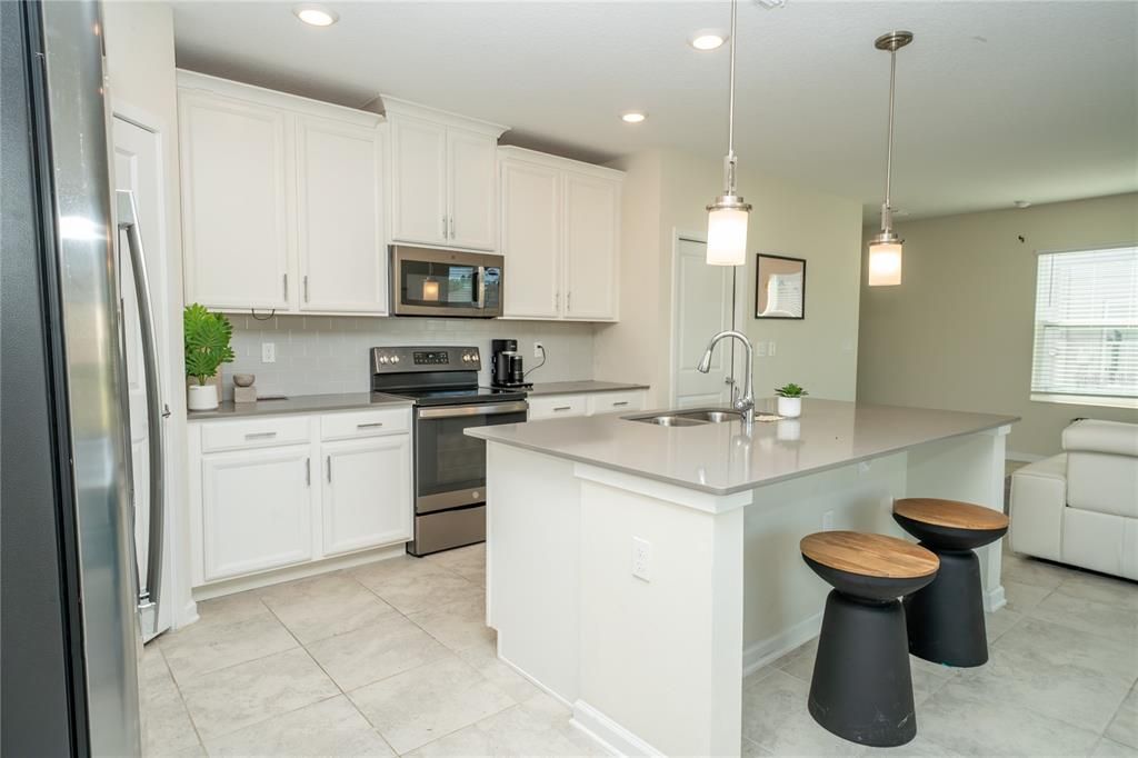 For Rent: $2,500 (3 beds, 1 baths, 1697 Square Feet)