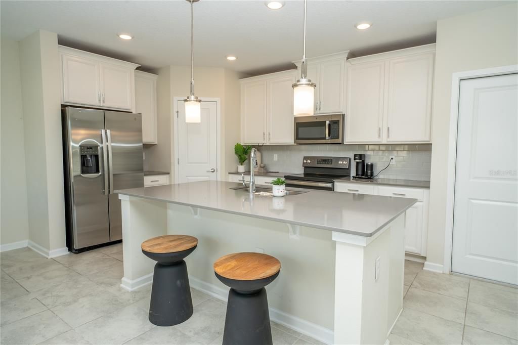 For Rent: $2,500 (3 beds, 1 baths, 1697 Square Feet)