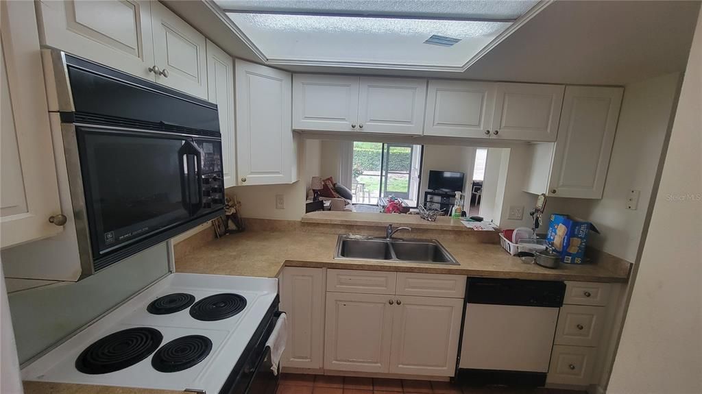 For Sale: $169,900 (2 beds, 2 baths, 970 Square Feet)